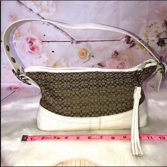 🌟 Signature Coach Shoulder Bag - Picture 4 of 12